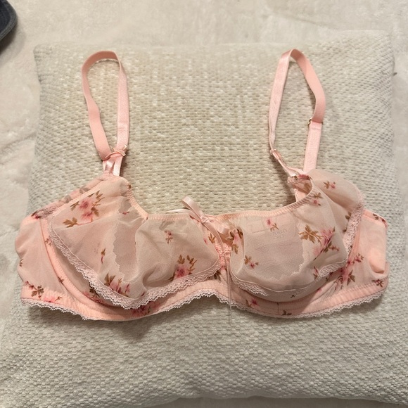 Victoria's Secret Pink Floral Lace Bra - Picture 2 of 8